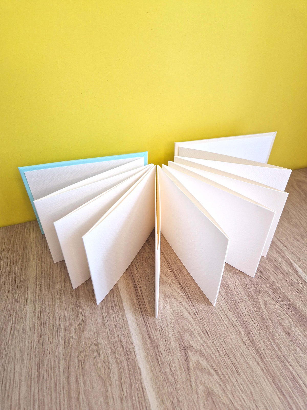 Carnet A6 aquarelle – Bleu céleste & Blanc