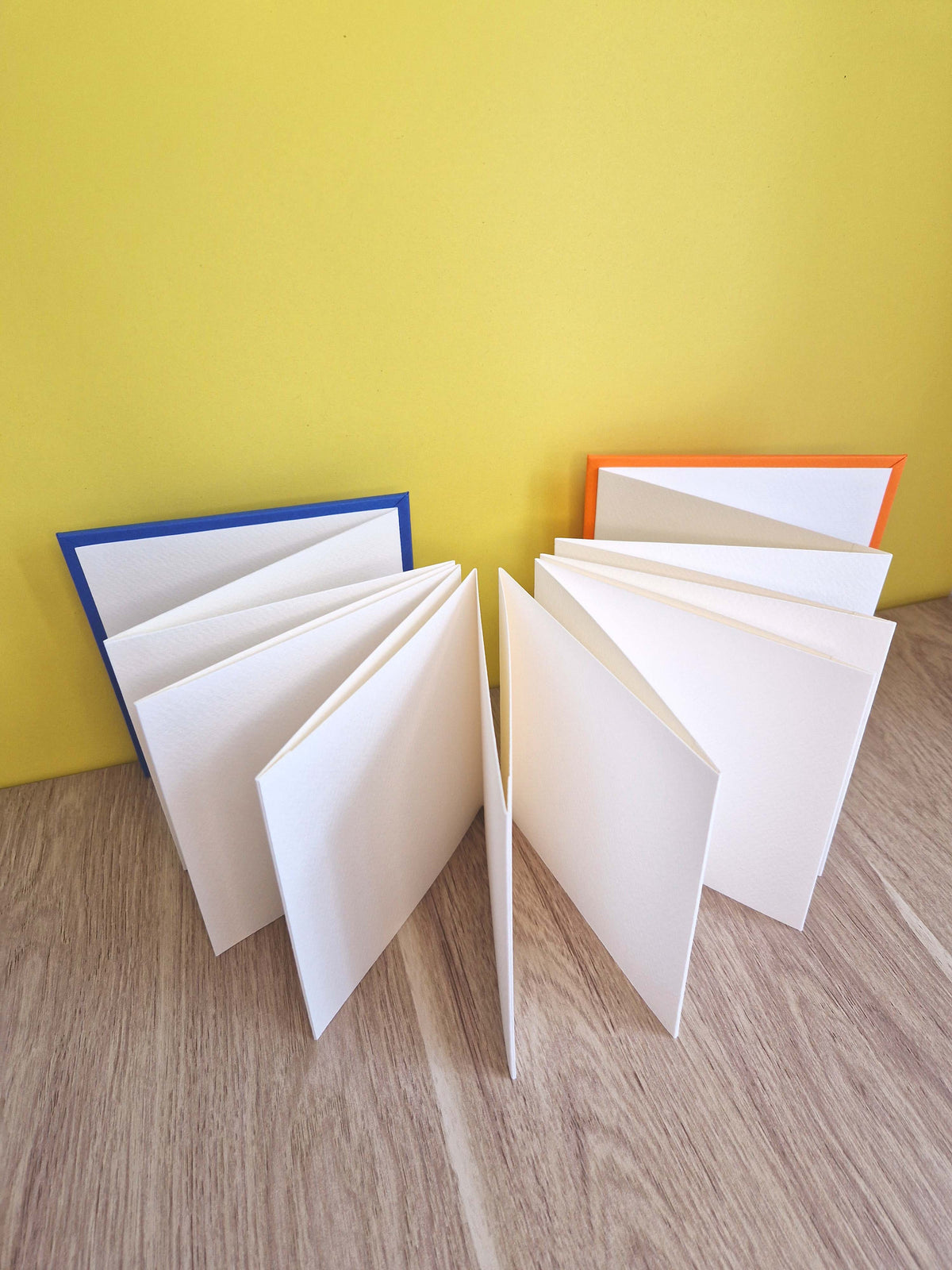 Carnet carré 15×15 aquarelle – Bleu marine & Orange