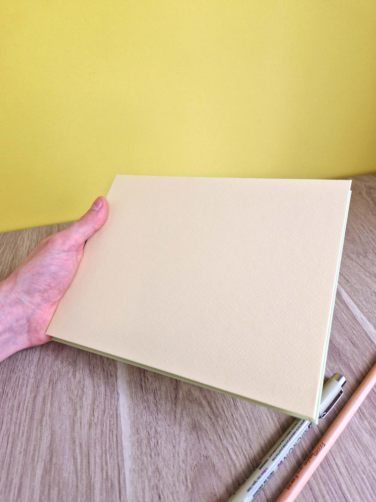 Carnet A5 multi-techniques – Beige & Vert pistache
