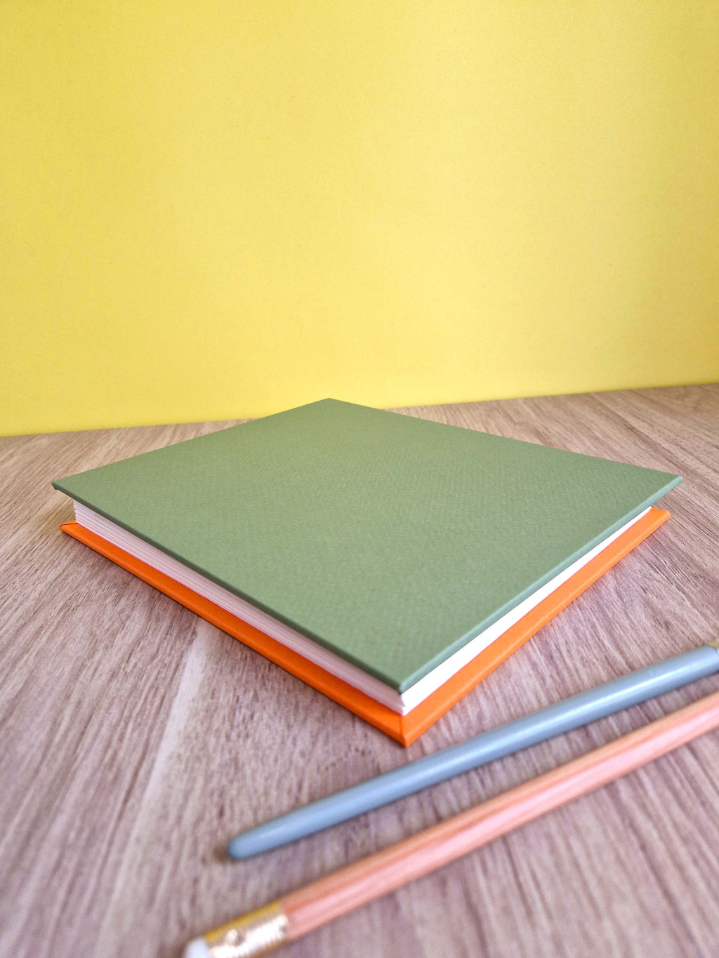 Carnet A5 aquarelle – Vert forêt & Orange