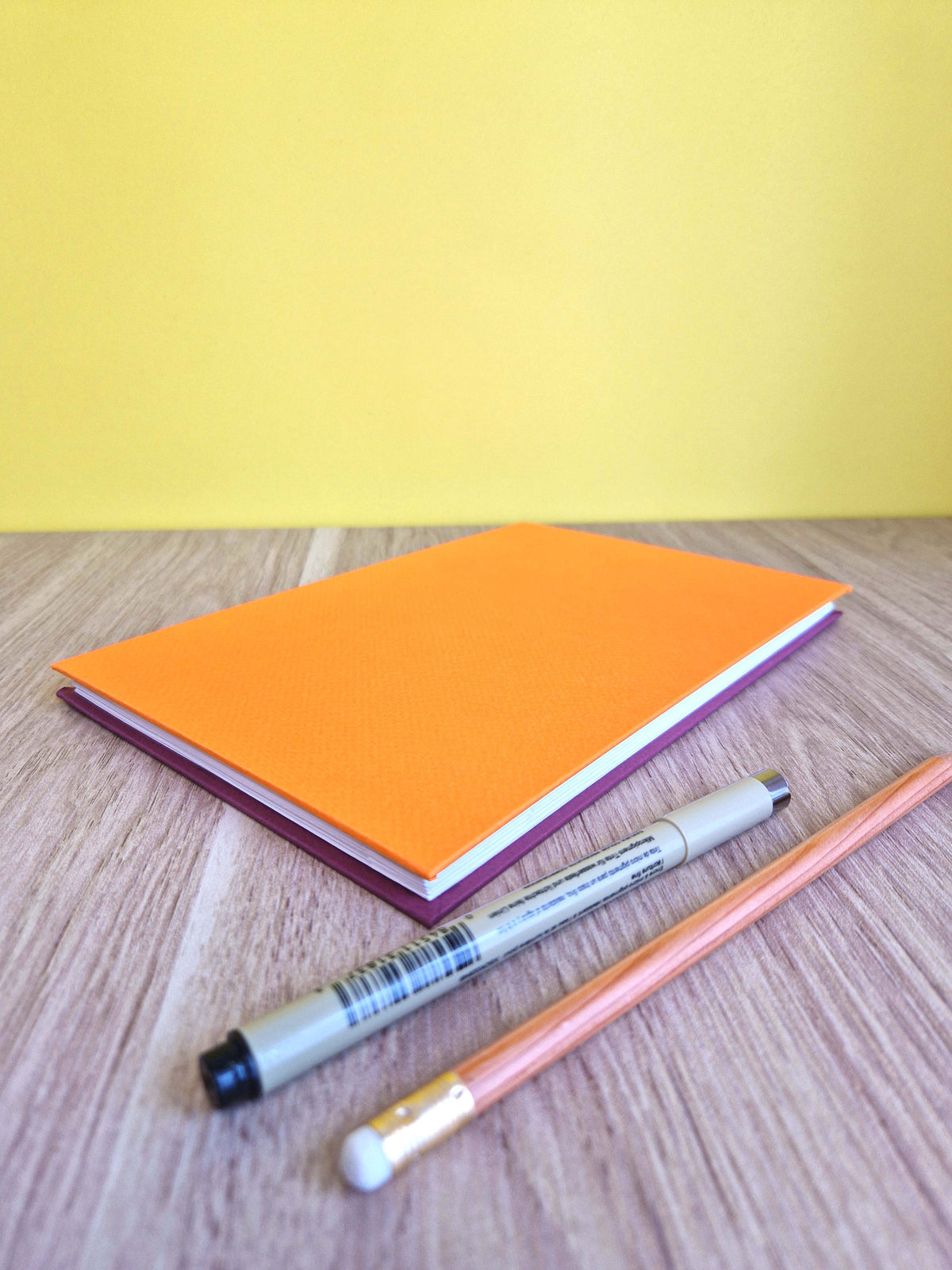 Carnet A5 multi-techniques – Orange & Pourpre