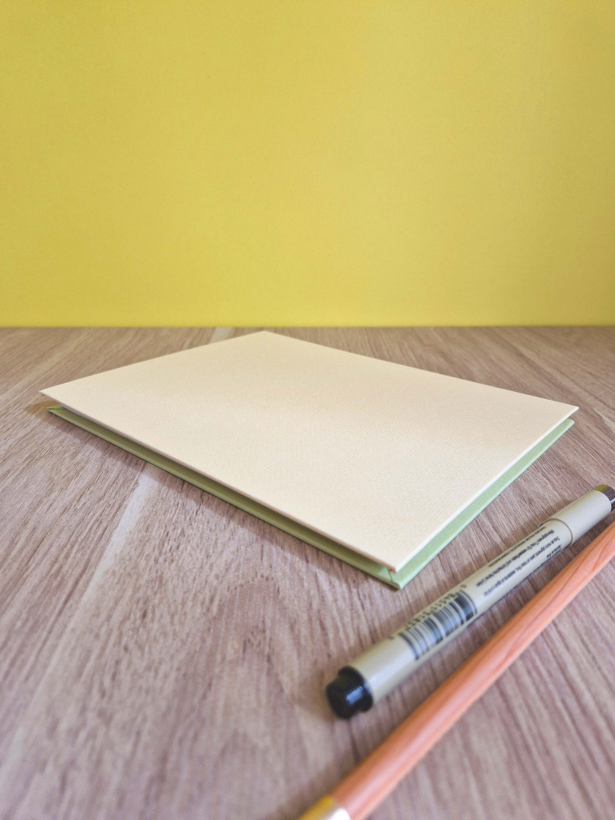 Carnet A5 multi-techniques – Beige & Vert pistache