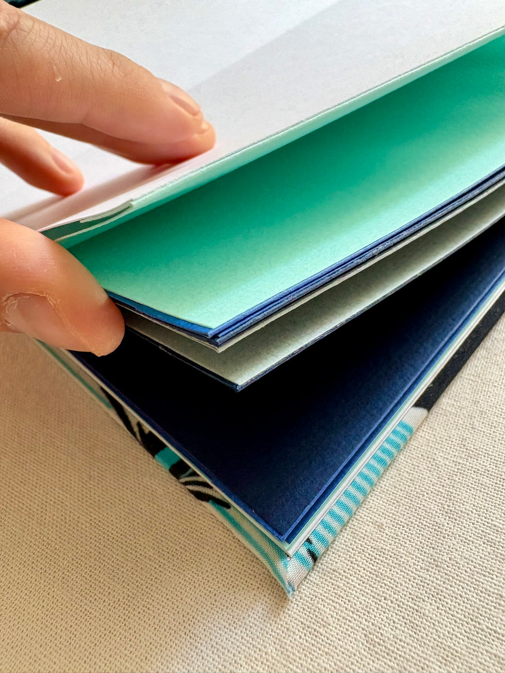 Fleurs marine – Carnet accordéon A5 multi-techniques